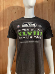 NIKE "SEATTLE SEAHAWKS SUPER BOWL XLVIII CHAMPIONS" BIGGER FASTER STRONGER LOUDER NFL REGULAR FIT Graphic Print Adult L Large Lrg Dark Gray T-Shirt Tee Shirt