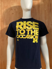ADIDAS "RISE TO THE OCCASION" MICHIGAN WOLVERINES Graphic Print The Go To Tee Adult M Medium MD Blue T-Shirt Tee Shirt