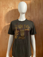 ADIDAS "CLEVELAND CAVALIERS" 2016 NBA CHAMPIONS LOCKER ROOM AUTHENTIC EDITION Graphic Print Kids Youth Unisex T Shirt Tee Shirt XL Extra Xtra Large Dark Gray Shirt