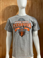MAJESTIC "SF GIANTS WORLD SERIES CHAMPIONS" 2010 MLB Graphic Print Adult T-Shirt Tee Shirt L Lrg Large Gray Shirt