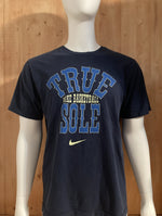 NIKE "TRUE SOLE" NIKE BASKETBALL REGULAR FIT Graphic Print Adult XL Extra Xtra Large Blue T-Shirt Tee Shirt