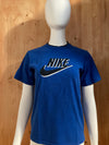 NIKE "SWOOSH" Graphic Print Kids Youth M Medium MD Blue Unisex T-Shirt Tee Shirt