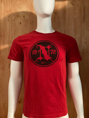 NIKE "1972" REGULAR FIT Graphic Print Adult S Small SM Red T-Shirt Tee Shirt