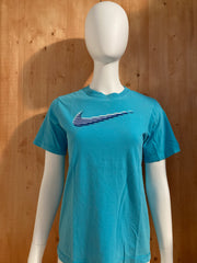 NIKE "SWOOSH" Graphic Print Kids Youth Unisex T-Shirt Tee Shirt XL Xtra Extra Large Light Blue Shirt
