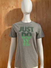 NIKE "JUST DO IT" ATHLETIC CUT Graphic Print Kids Youth Unisex T-Shirt Tee Shirt XL Xtra Extra Large Gray Shirt