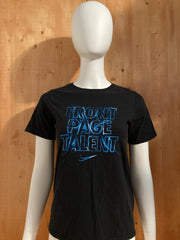 NIKE "FRONT PAGE TALENT" ATHLETIC CUT Graphic Print The Nike Tee Kids Youth Unisex T-Shirt Tee Shirt L Lrg Large Black Shirt