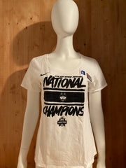 NWOT NIKE CONNECTICUT HUSKIES 2016 NCAA Basketball Champions The Nike Tee Graphic Print Athletic Cut Adult T-Shirt Tee Shirt L Lrg Large White Shirt